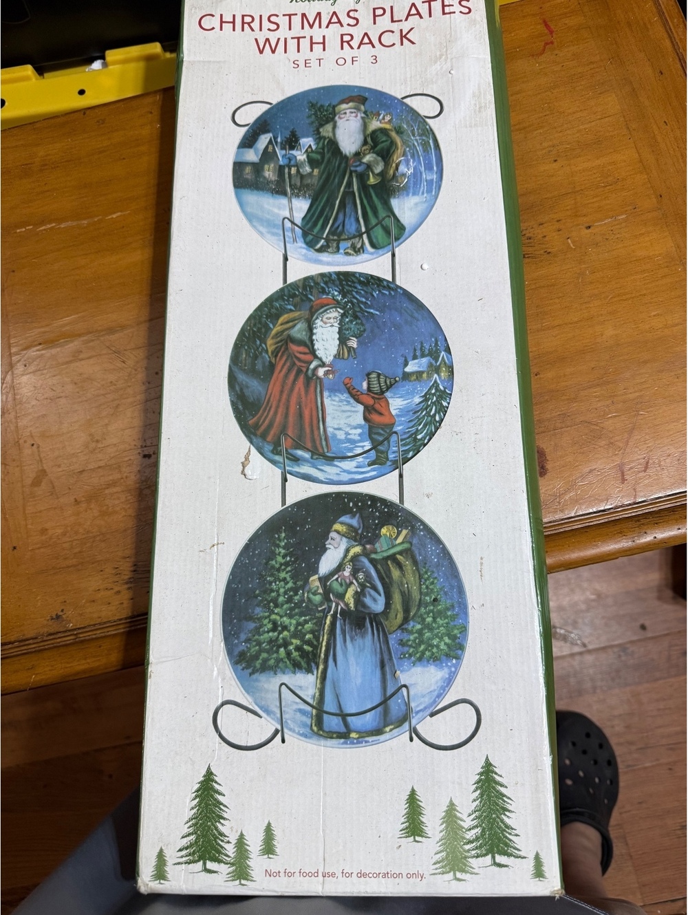 Set of 3 Vintage Christmas Decorative Plates with Rack